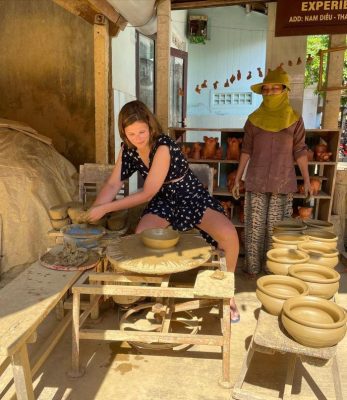 Experience a premium Hoi An cultural heritage tour combining the traditional Thanh Ha Pottery Village and the historic Hoi An Ancient Town. This private Hoi An tour offers authentic craftsmanship, cultural storytelling, and a relaxed countryside experience—perfect for travelers seeking the best Hoi An cultural experience.