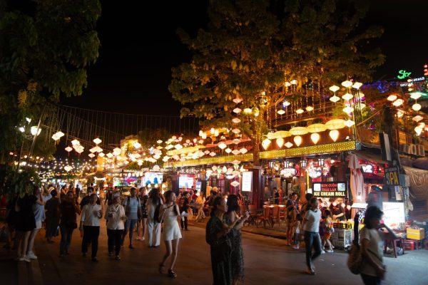 Experience a premium Hoi An cultural heritage tour combining the traditional Thanh Ha Pottery Village and the historic Hoi An Ancient Town. This private Hoi An tour offers authentic craftsmanship, cultural storytelling, and a relaxed countryside experience—perfect for travelers seeking the best Hoi An cultural experience.