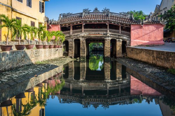 Experience a premium Hoi An cultural heritage tour combining the traditional Thanh Ha Pottery Village and the historic Hoi An Ancient Town. This private Hoi An tour offers authentic craftsmanship, cultural storytelling, and a relaxed countryside experience—perfect for travelers seeking the best Hoi An cultural experience.