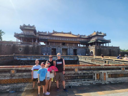 Discover the best Da Nang tours including Ba Na Hills Golden Bridge, Hoi An lantern night tour and Hue day trip. Easy booking, best price and hotel pickup included.