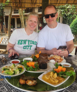 👉 Enjoy a unique duck feeding experience on a Vietnamese farm. Explore rural life, connect with nature, and discover authentic countryside activities.