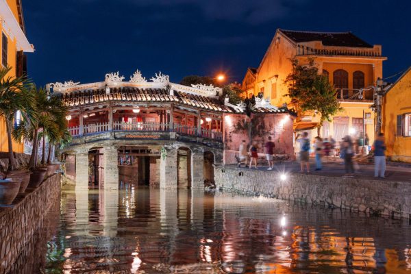 Discover the Bay Mau Coconut Forest and Hoi An Ancient Town tour with basket boat rides, crab fishing, folk shows, and UNESCO heritage exploration. From only $20.