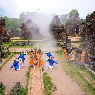 Experience a premium My Son sunrise tour from Hoi An with a private guide. Visit the UNESCO-listed My Son Sanctuary early morning, avoid crowds, enjoy Cham culture, and taste authentic local food. A perfect mix of history, culture, and comfort.