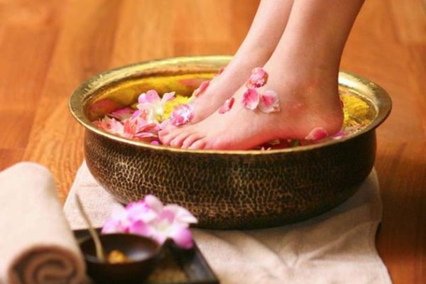 After exploring and cooking, a traditional herbal massage helps travelers relax and recover. This wellness element adds a premium touch to the experience, making it more than just a sightseeing tour.